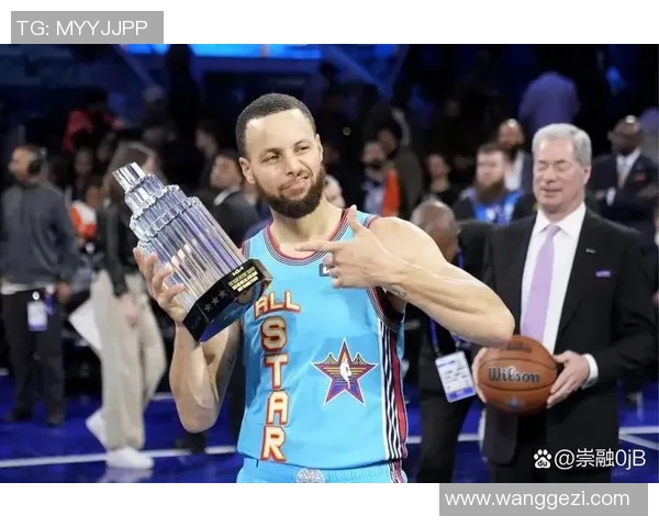 库里荣获月度最佳球员，实至名归