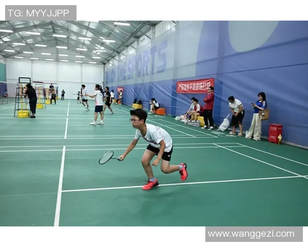 羽毛球世界冠军亲授技巧点燃校园体育节热情学子跃动赛场 羽毛球世界冠军亲授技巧点燃校园体育节热情学子跃动赛场